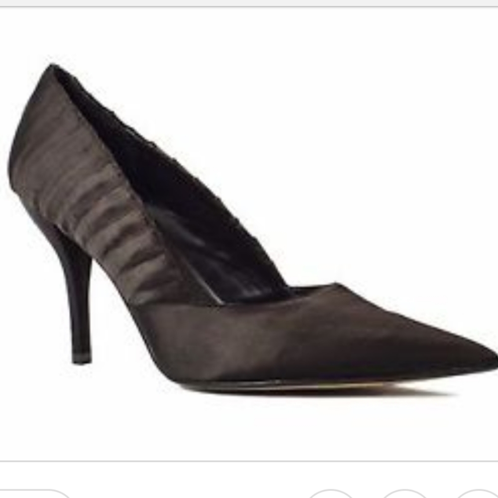 BCBG pointed toe NUDE pleated satin heel